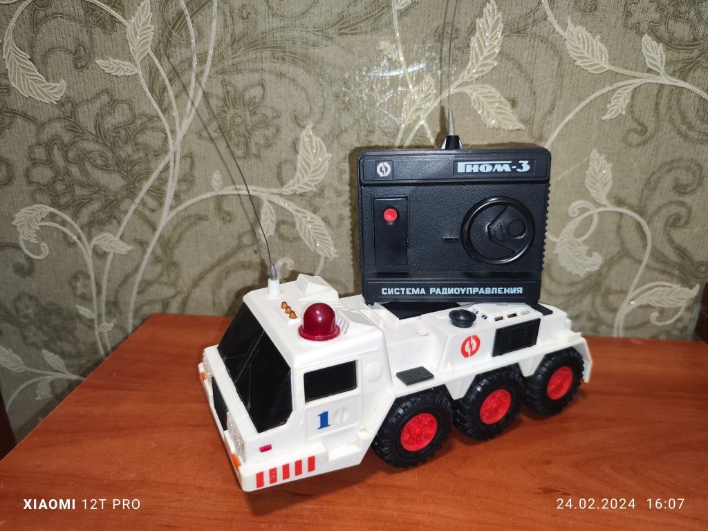 Продам игрушка ГНОМ 1 на радиоуправлении