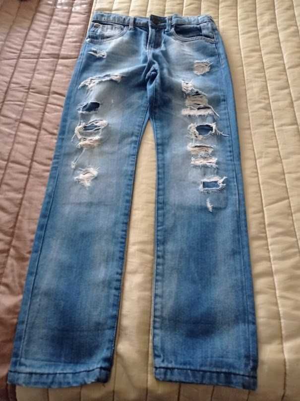 Jeans ganga. efeito deslavado e rasgões para rapaz Tam. 9/10 - Zara