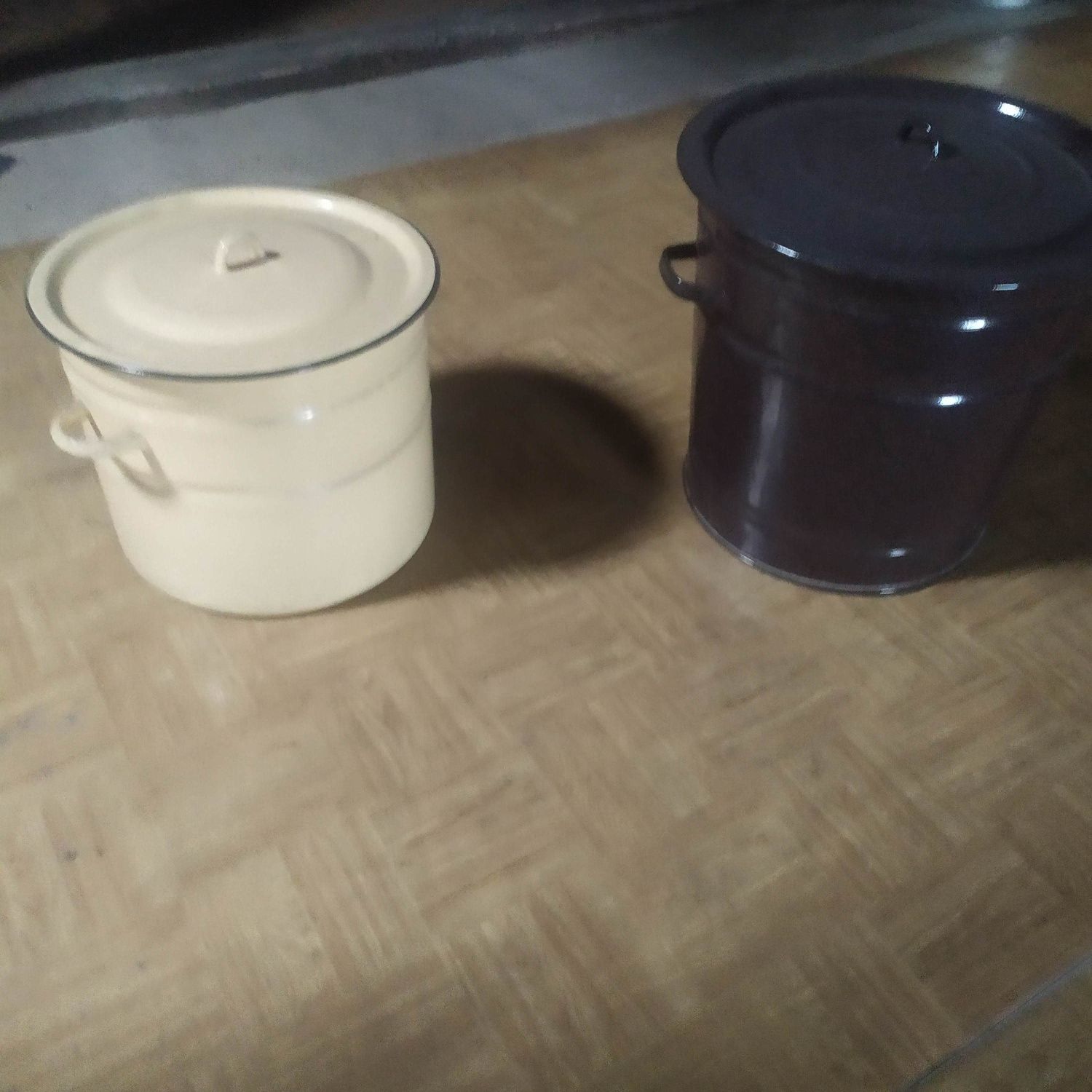 Garnek na sok, duże garnki