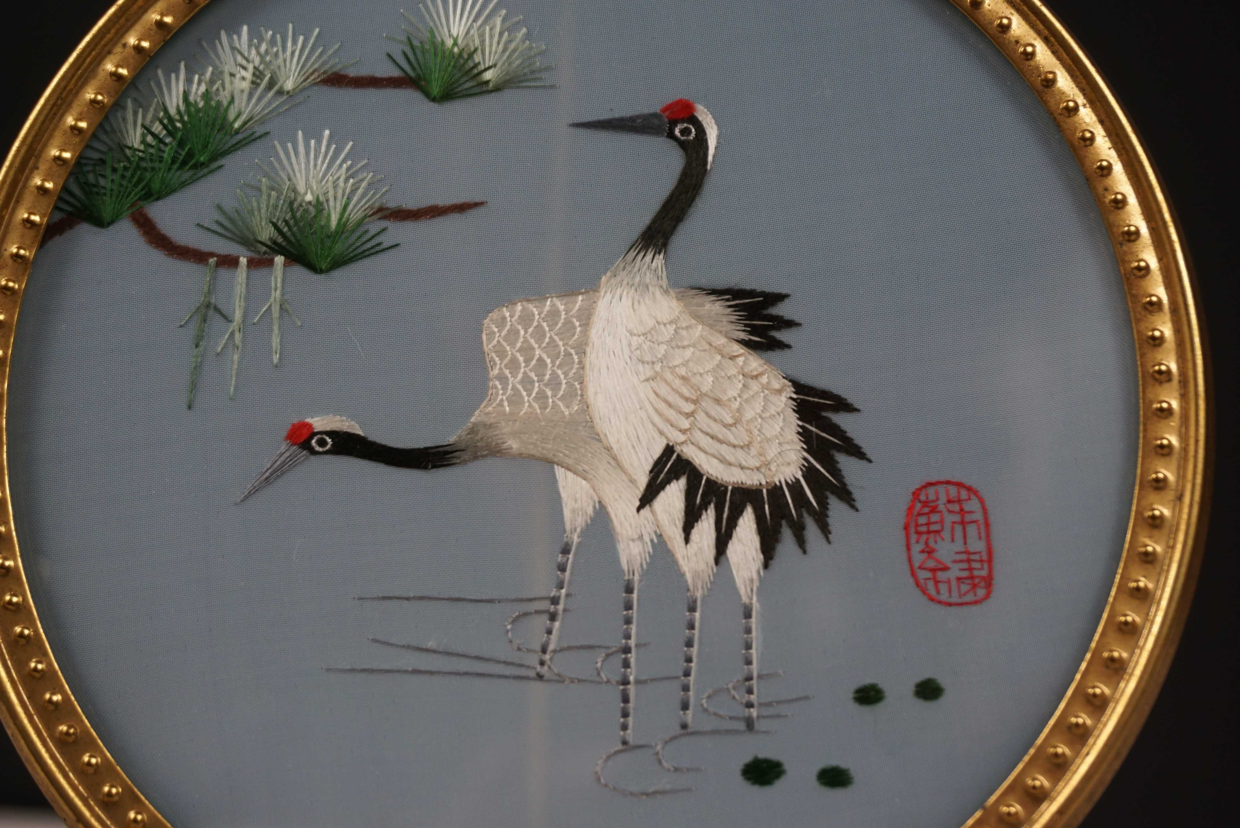 Zabytkowy orientalny obraz haftowany jedwab emalia komórkowa żurawie