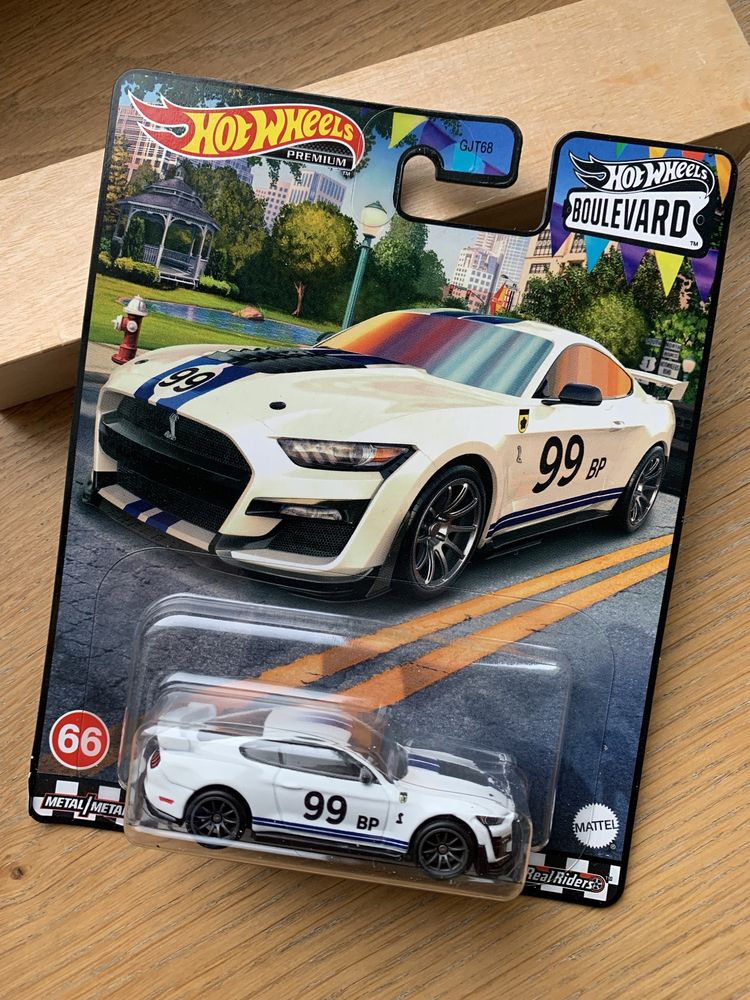 Ford mustang HOT WHEELS Premium Boulevard