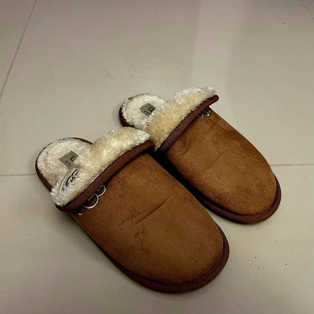 UGG australia kapcie z kożuszkiem 38/39
Rozmiar 38/39
Rozmiar 38/39