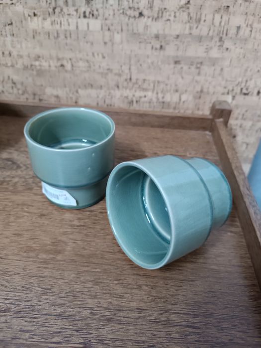2 Vasos verdes pequenos