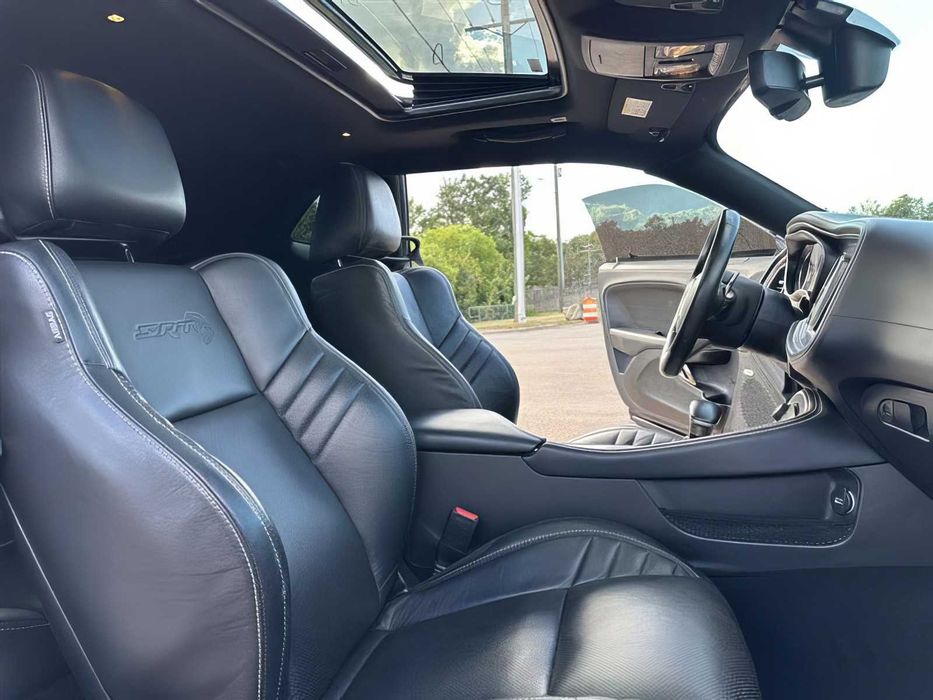 Dodge Challenger      2021