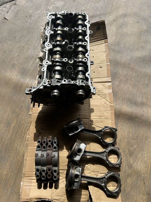 головка двигуна ліва,поршня,бугеля,toyota sequoia/LEXUS 5.7 3UR-fe