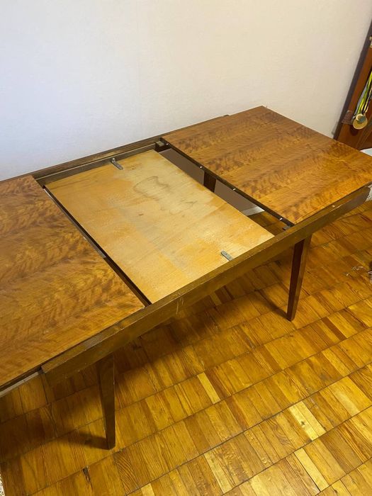 Стіл розсувних. В гарному стані.