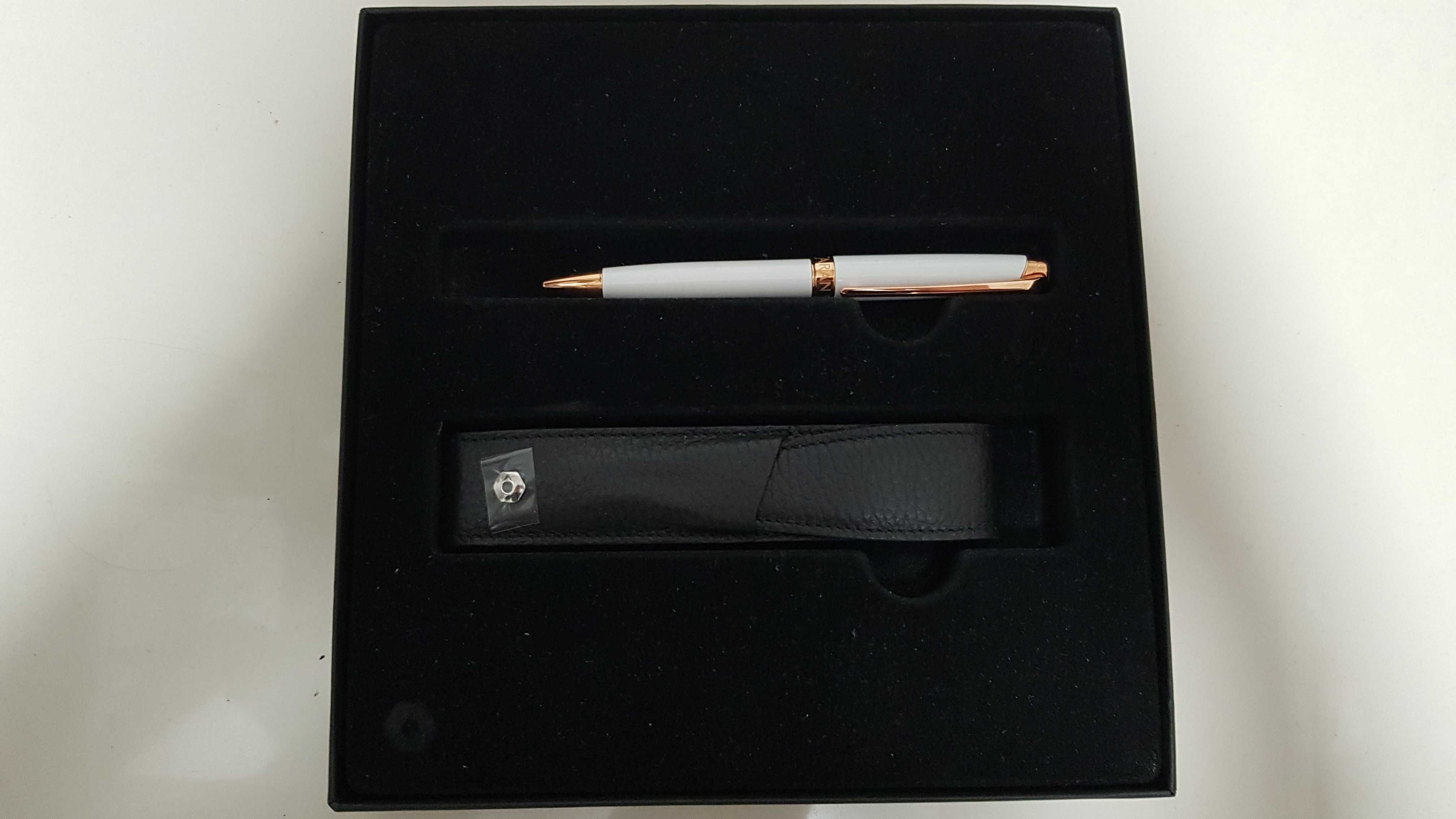 Szwajcarski długopis Caran d'Ache Leman Slim White Rose Gold