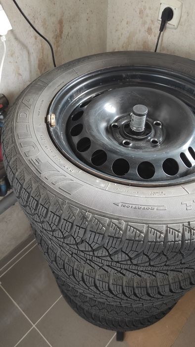 Sprzedam opony zimowe Fulda wraz z felgami stalowym 195/65  R-15