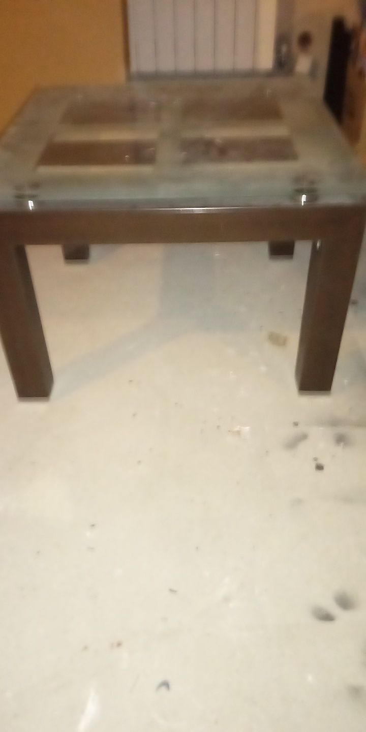 Stolik kawowy z szybą