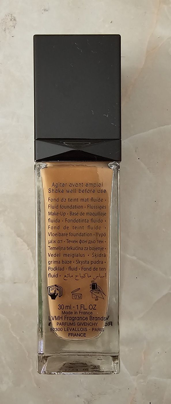 Fluid Givenchy Complexion Matissime Velvet  No. 10 Mat