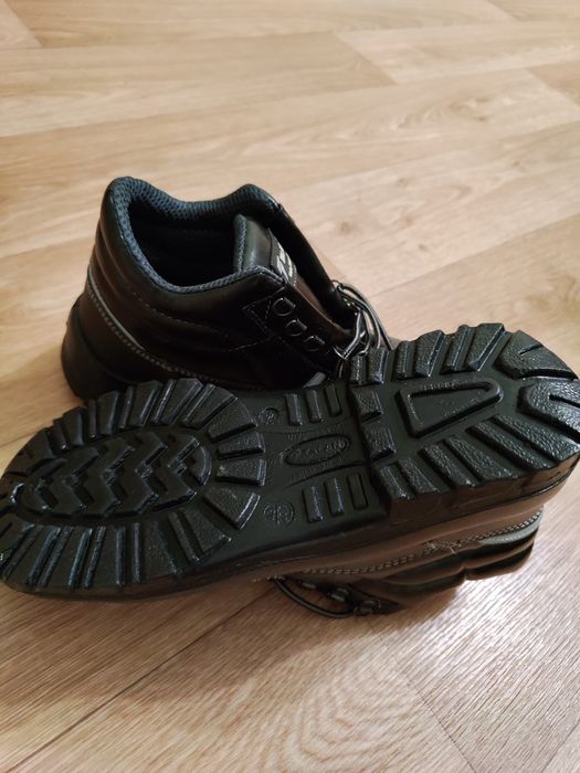 Рабочие ботинки новые размер 43