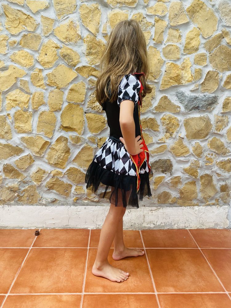 Disfarce Arlequim Menina 5-6 Anos – Branco, Vermelho e Preto