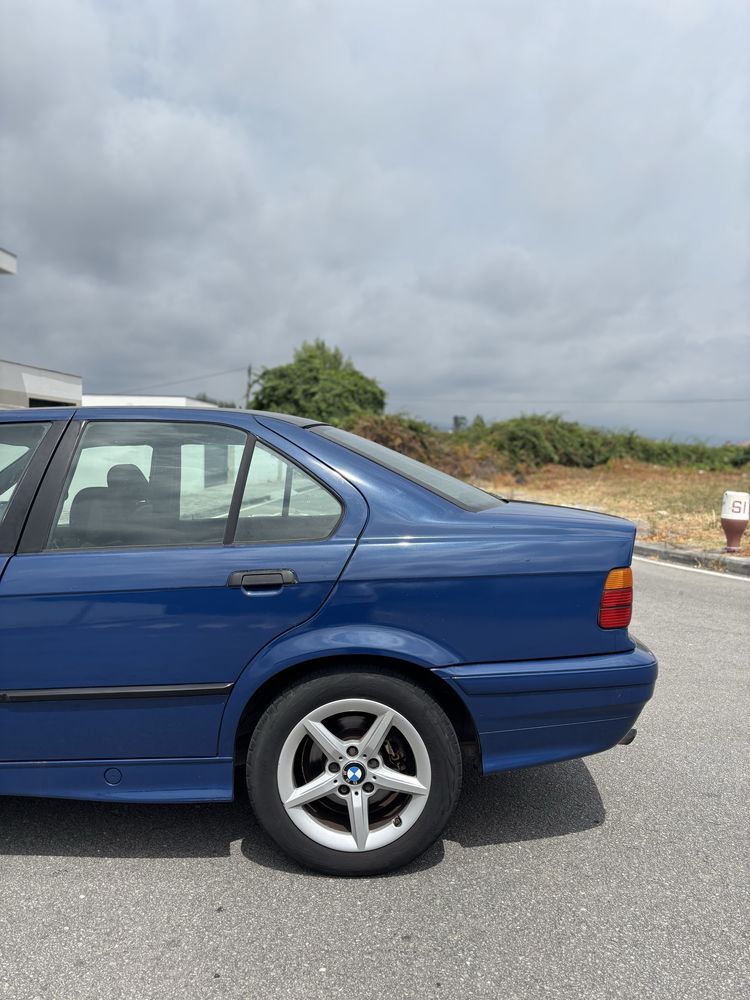 BMW 318is 1996 sedan