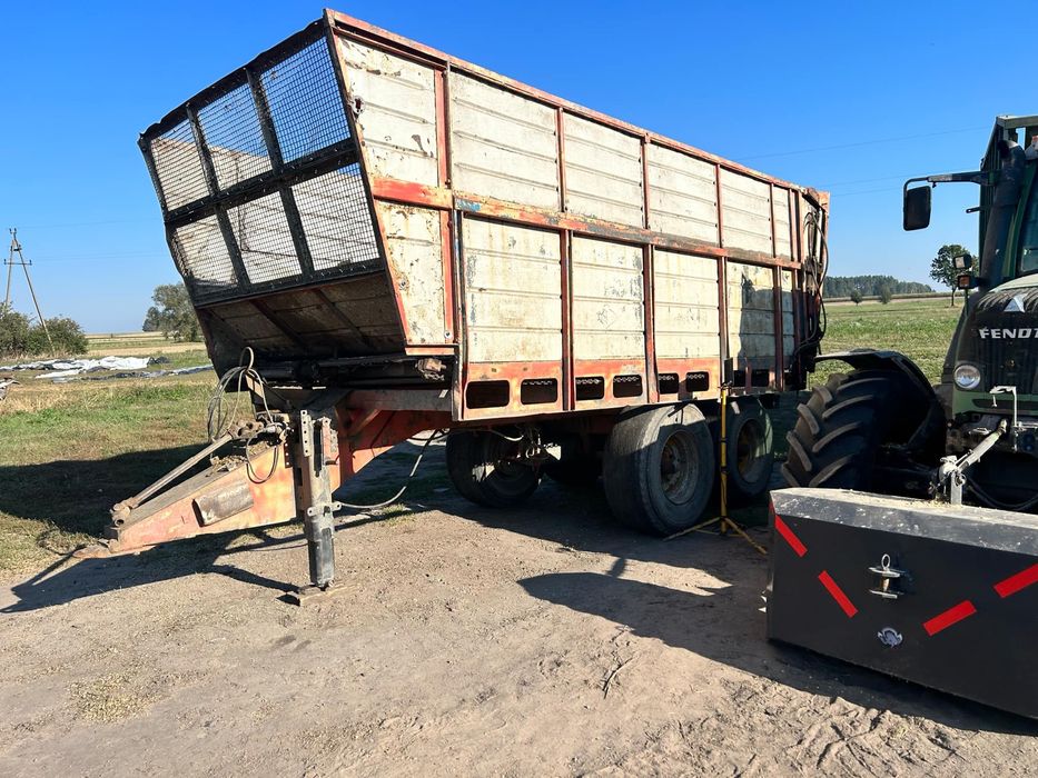 Przyczepa objętościowa rozrzutnik