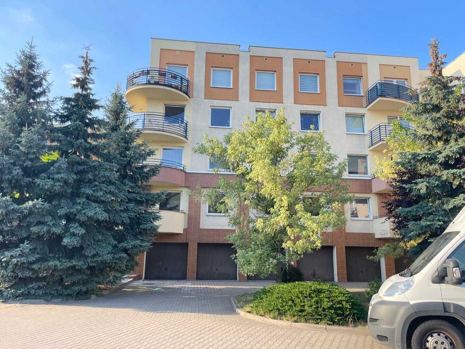 Garaż zamykany 18m2, samodzielny, ul. Skarbowców 90-100,