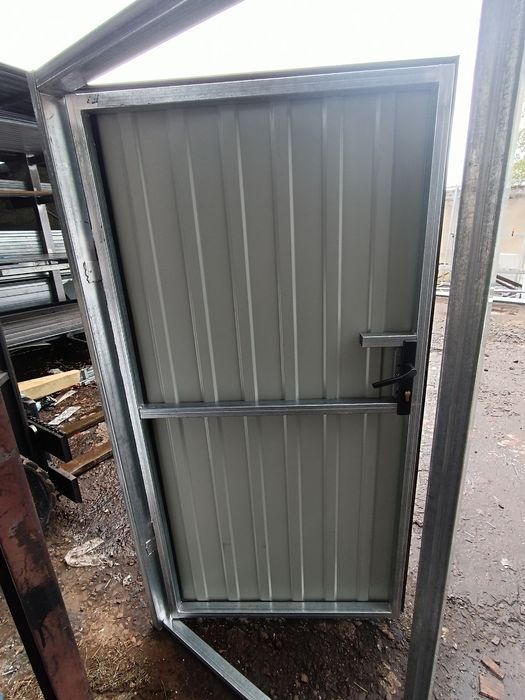 Drzwi bramy ocieplane