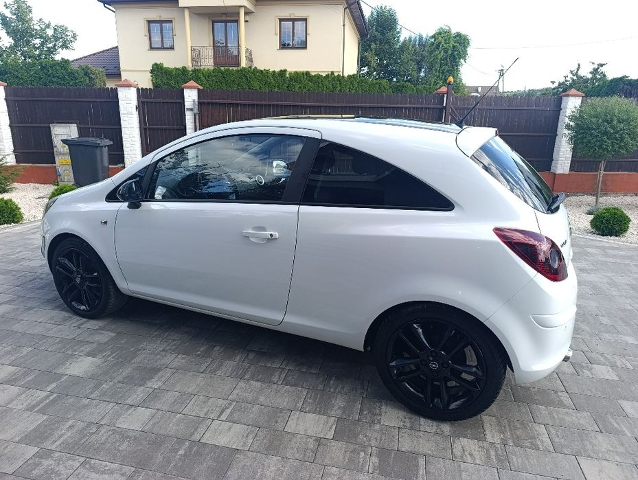 Opel Corsa D lift Edition 1.4 b 101KM org lak i prze.Aso Niemcy