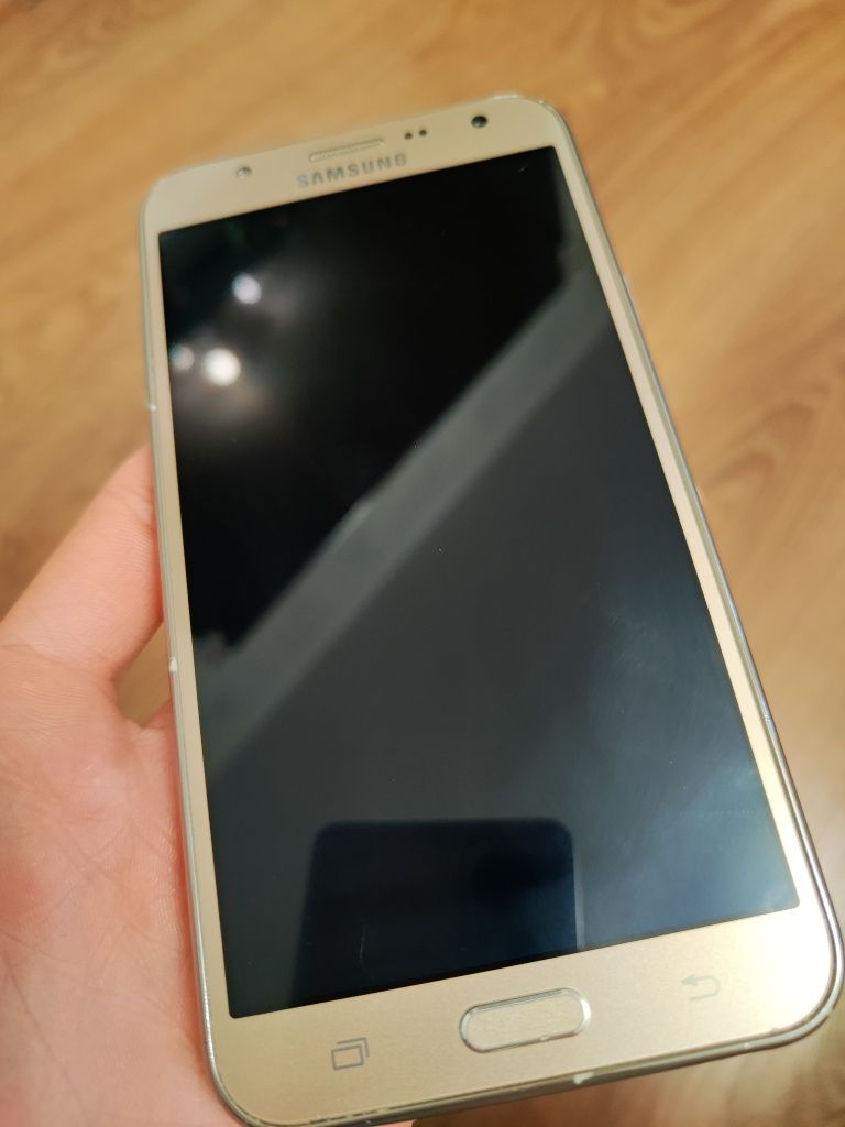 Смартфон Самсунг J7 экран 5.5"