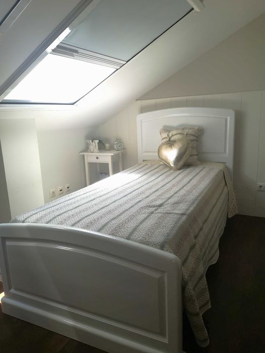 Cama de Solteiro - Madeira Maciça de Castanho