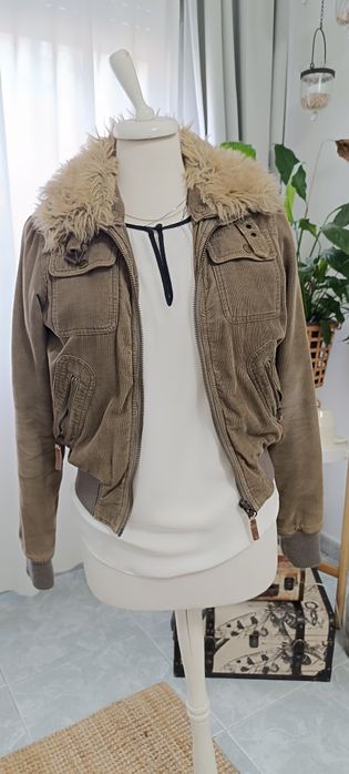 Casaco com gola de pelo