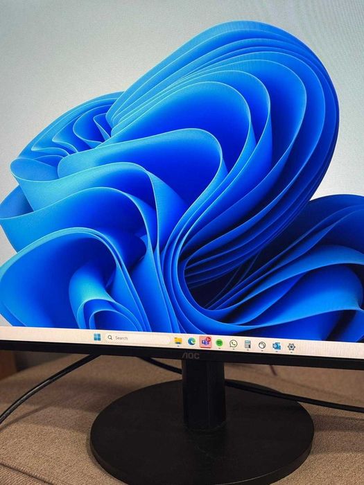 Monitor AOC 27″  – 100 Hz · 1 ms · FHD · IPS