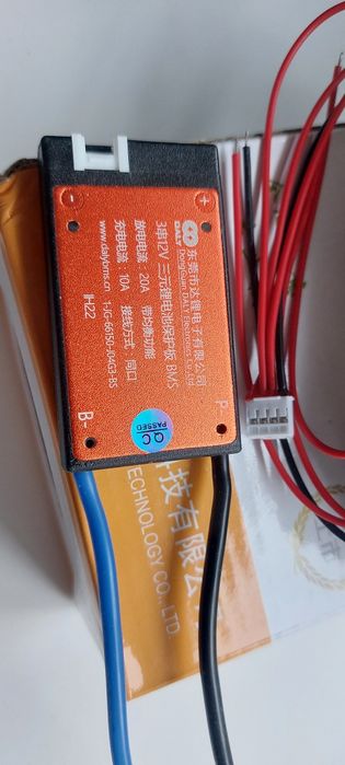 Б/у Зарядка зарядне 12Вольт BMS Daly 12v на гибридный инвертор