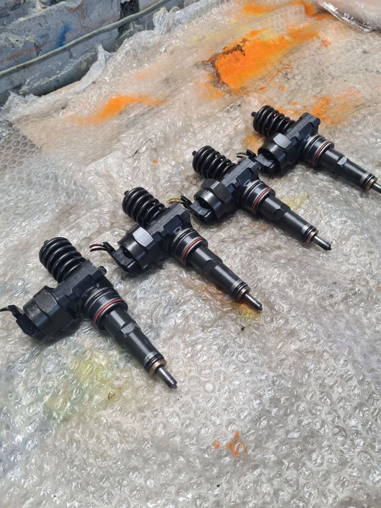 Насос форсунка форсунки VW Golf 4 Passat b5 Skoda Octavia 038130073J