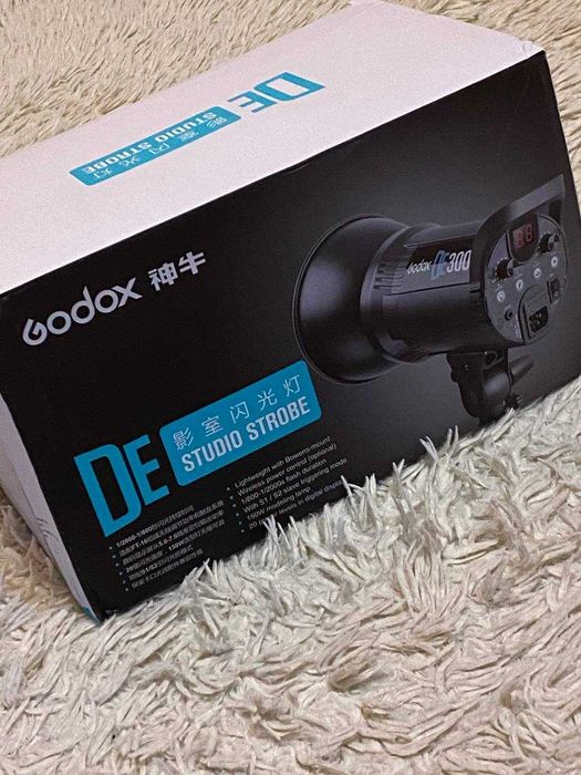 Студійний спалах Godox DE-300