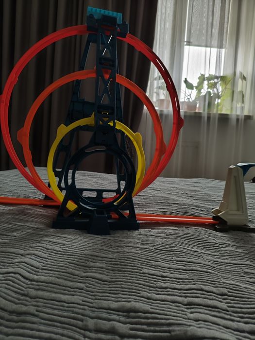 Hot wheels,хот вилс тройная петля
