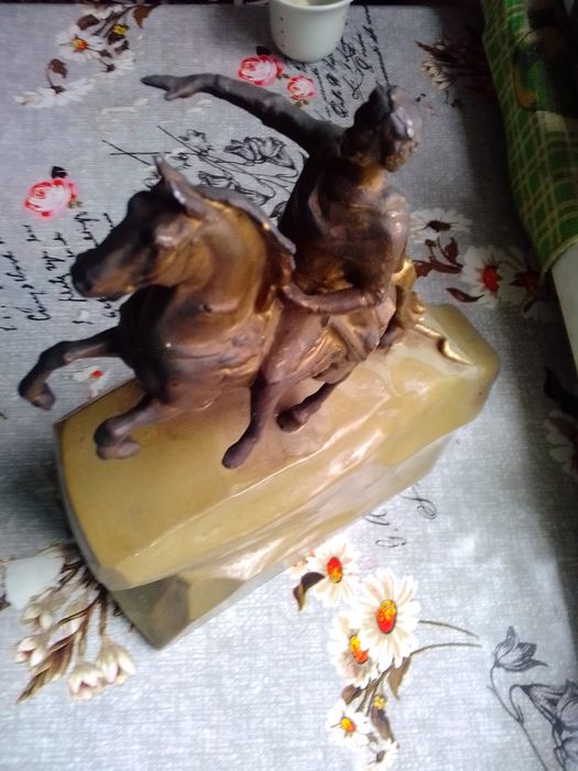 Пётр 1 на коне от Екатерини