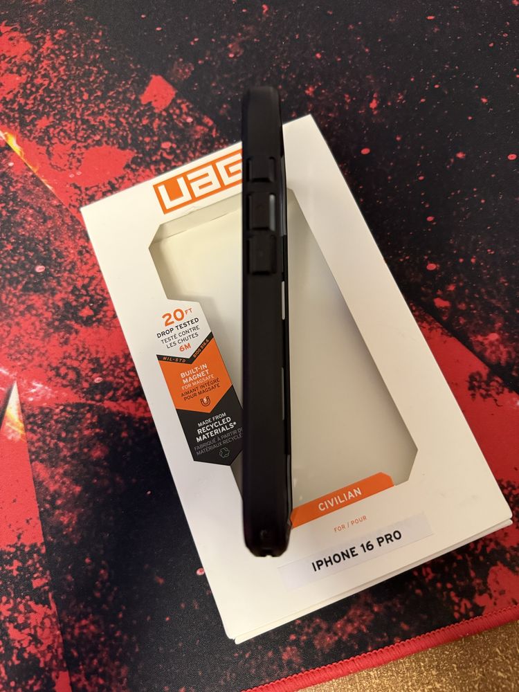 чохол 16 pro UAG