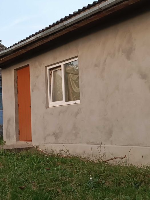 Два невеликих будинки  під дачу