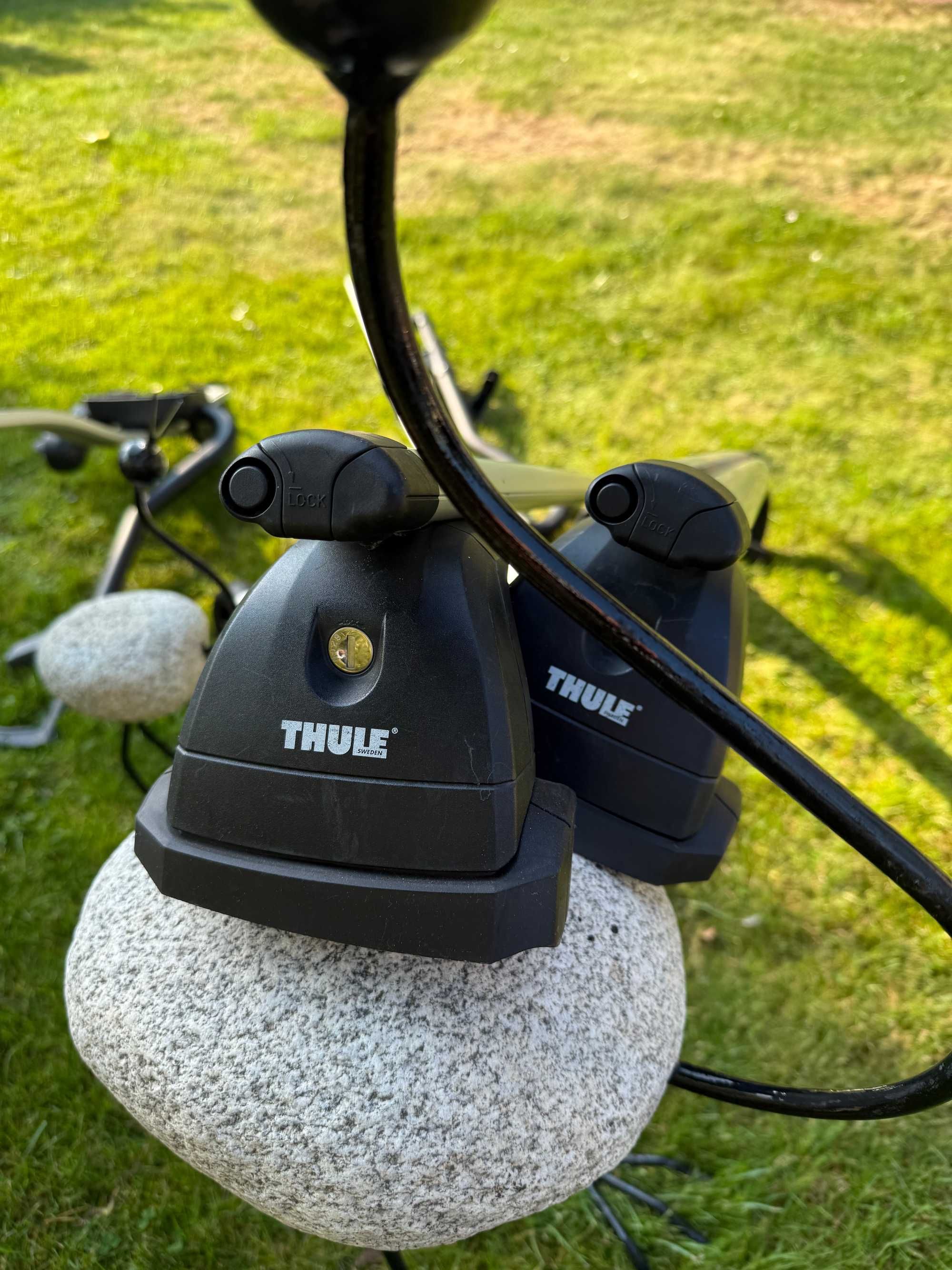 Bagażnik na dach Thule + 2 uchwyty rowerowe BMW + uchwyt na narty