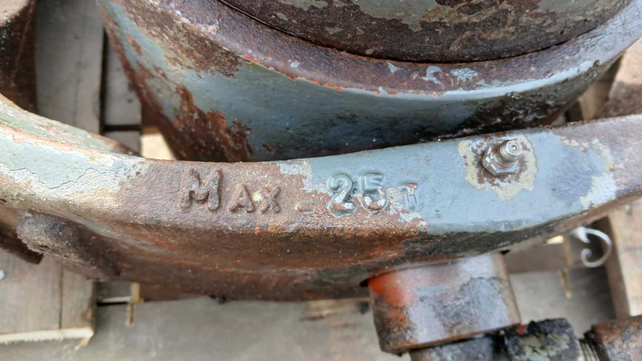 Tłok wywrotu 25 T NUMMI siłownik wywrotu 2650mm skoku kołyska
