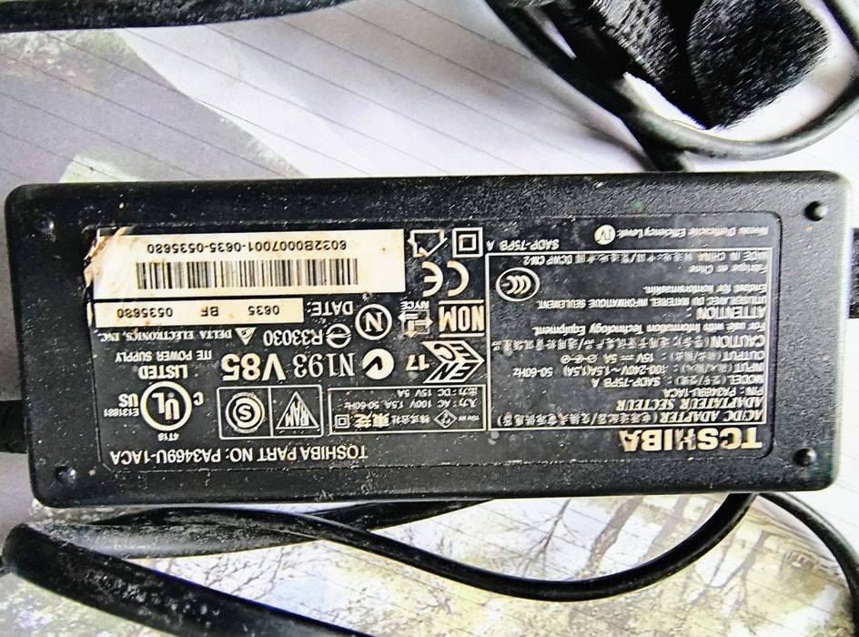 Oryginalny zasilacz do laptopa Toshiba