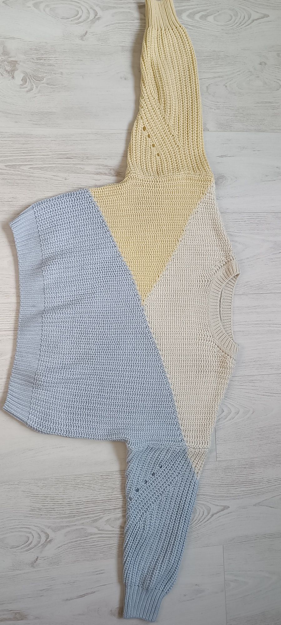 Niebiesko-żółto-biały sweter w rozmiarze S