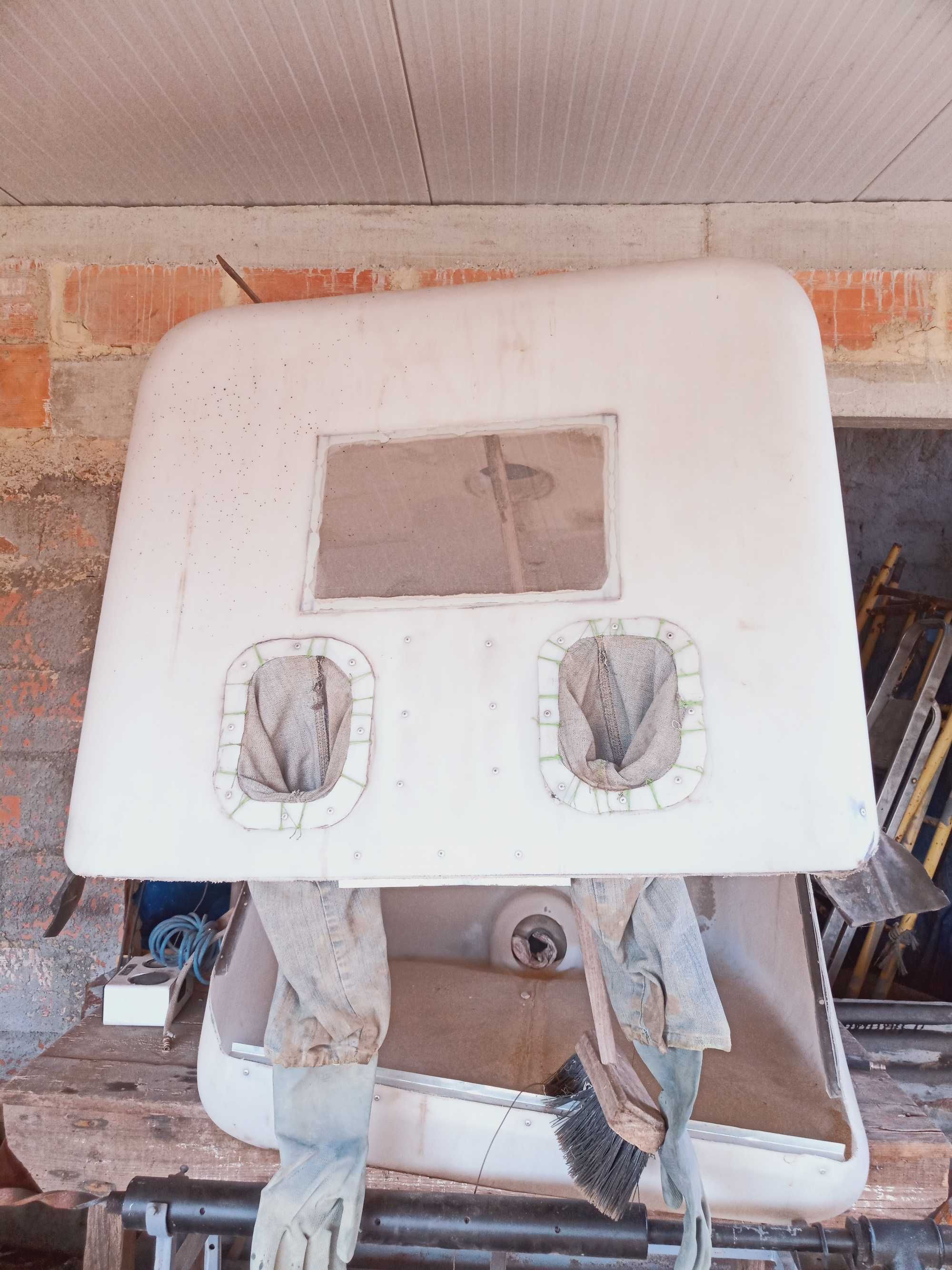 Cabine artezanal para limpeza de peças