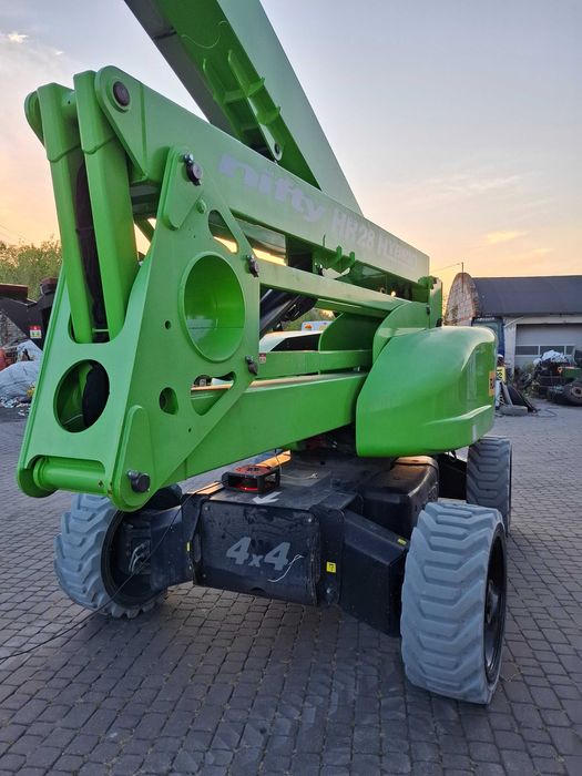 Podnośnik koszowy zwyżka 28m Niftylift HR28 4x4 Hybrid