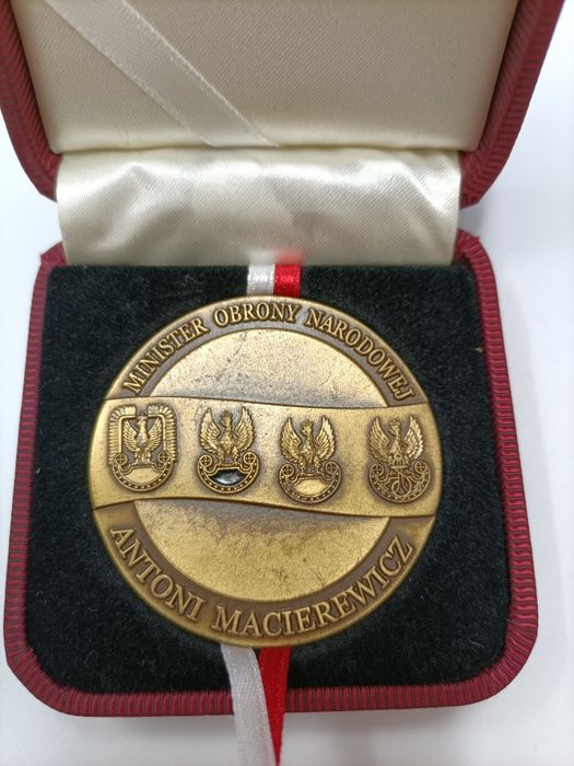 Coin Antoniego Macierewicza