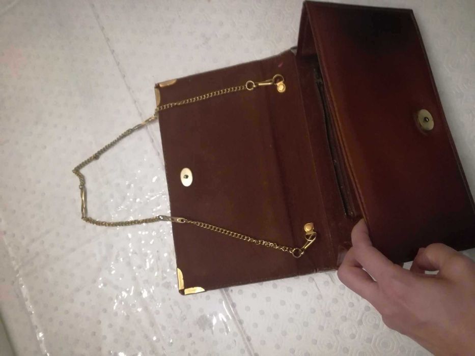 Duas Pochetes: preta e vermelha escura