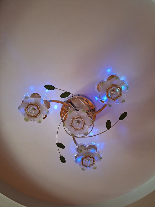 Продам люстру б/у