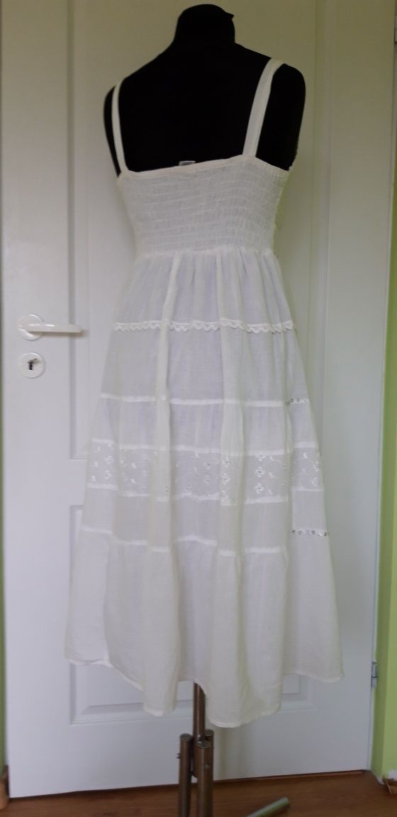 Śliczna biała sukienka S/M