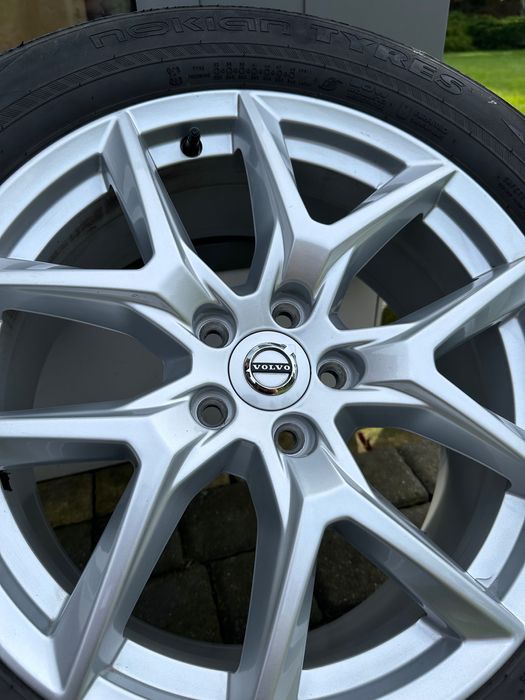 Koła zimowe Volvo 18” – oryginalne felgi + Nokian WR SUV 235/60 R18