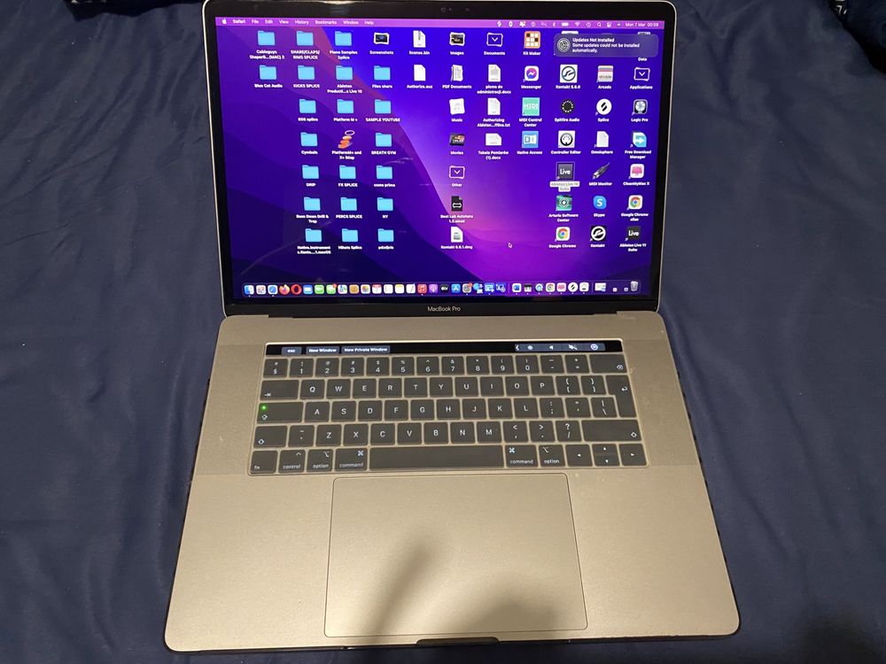 MacBook Pro 2018 - 15” Retina , i7 2.6 GHz ,16GB , 512 SSD TouchBar