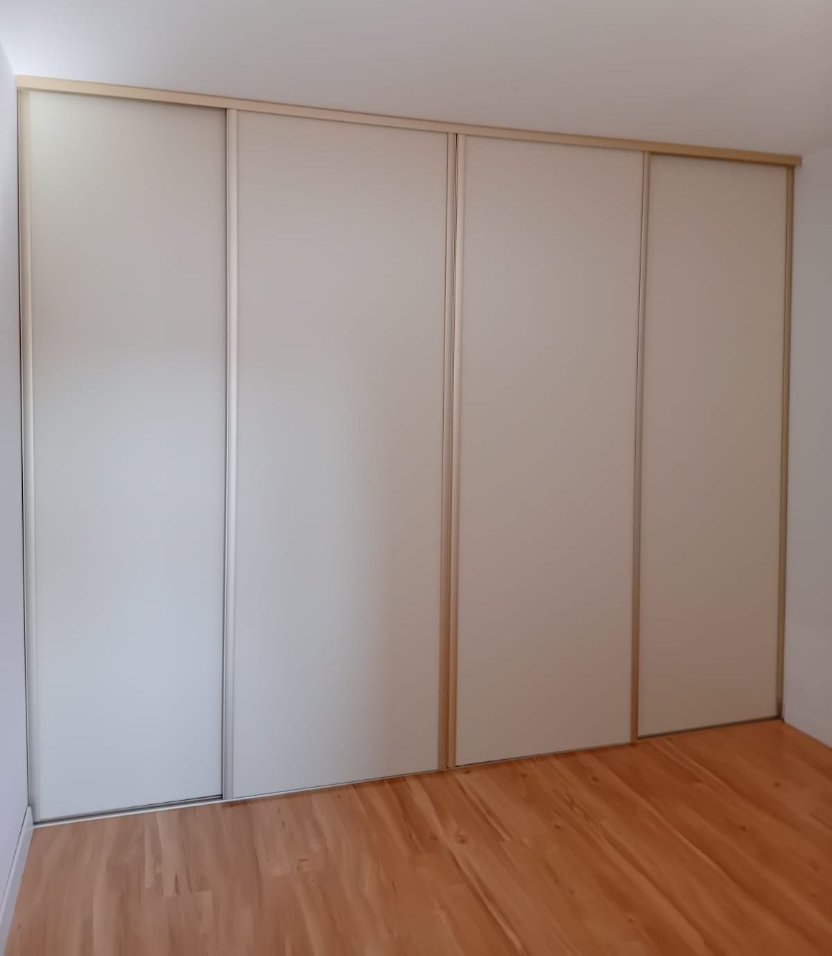 Szafa przesuwna pod wymiar