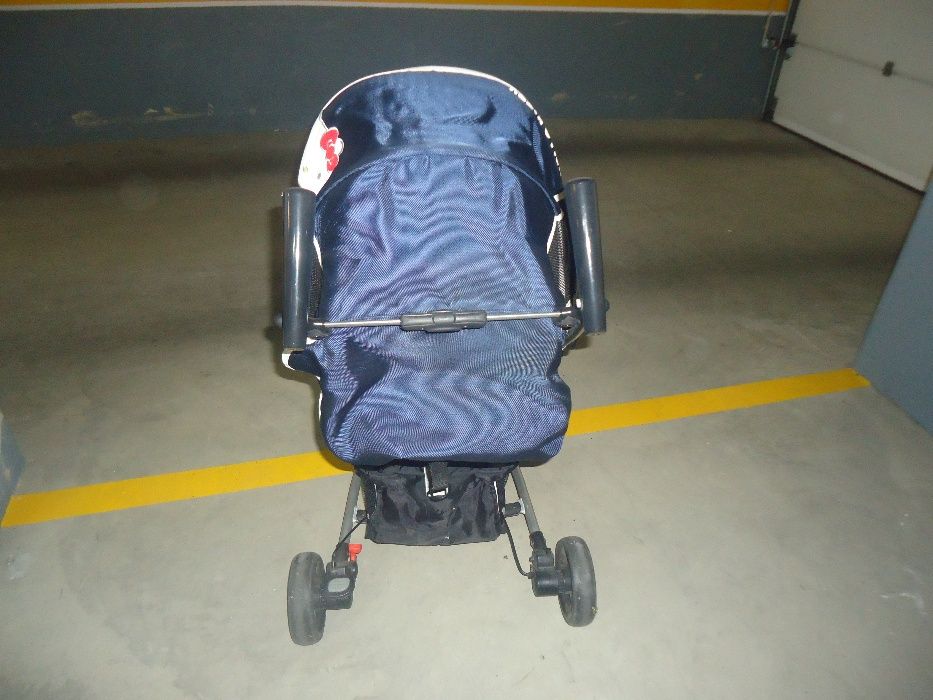Vende-se carrinho de bébé