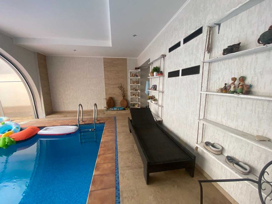 Просторий будинок 434 м² з басейном в Аркадійський провулок