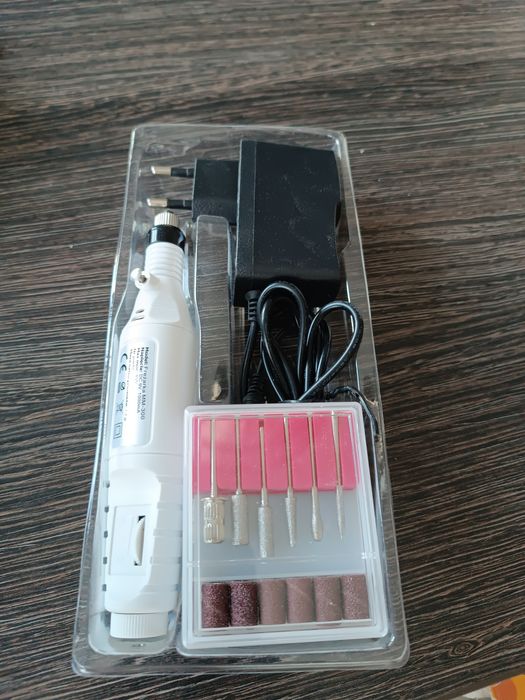 Mini frezarka do manicure i pedicure