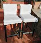 Banco alto com encosto IKEA. Modelo HENRIKSDAL.