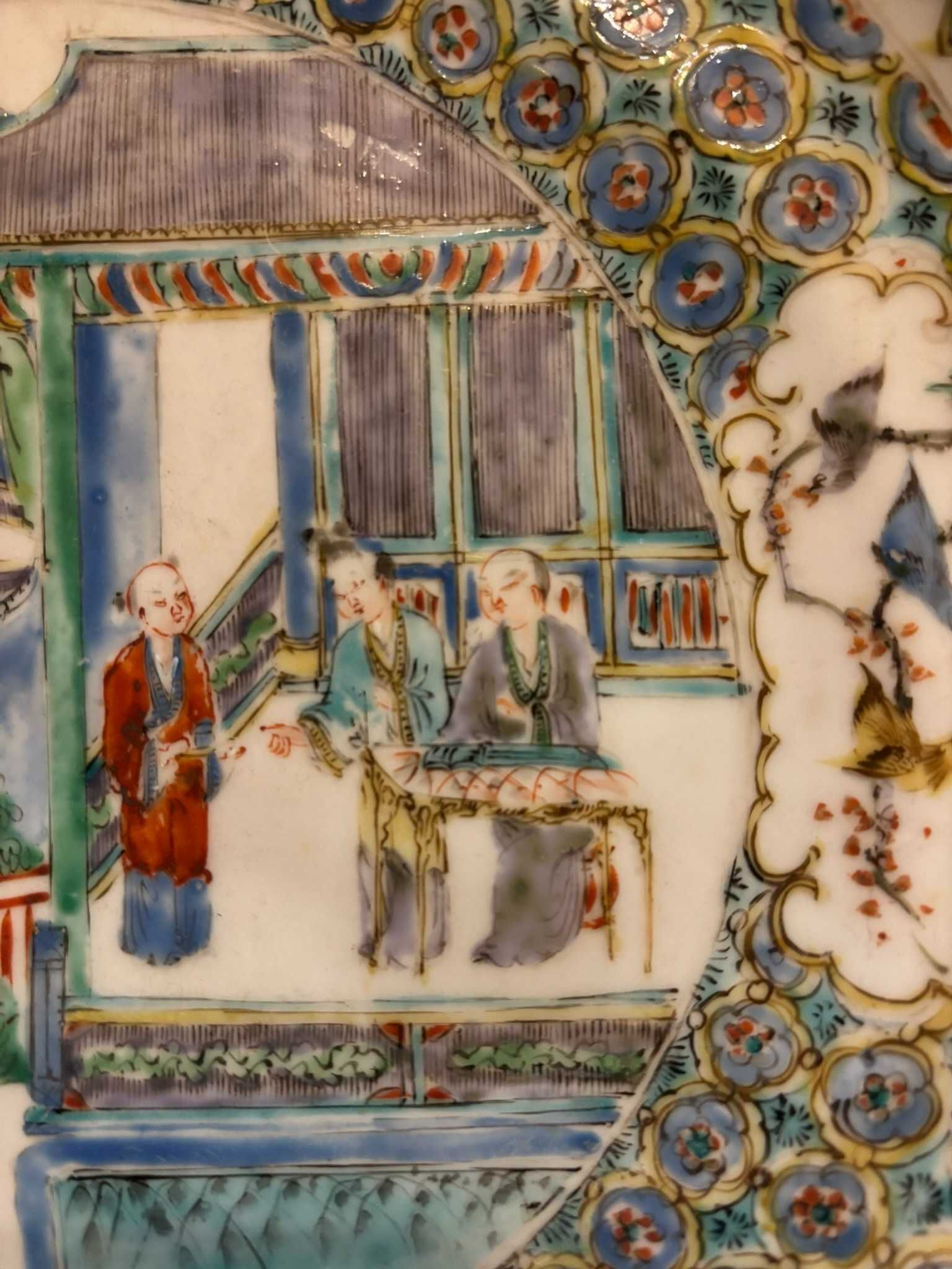 Prato de porcelana chinesa com cena de estudo